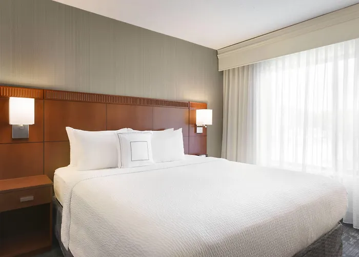 Courtyard By Marriott Bloomington Normal